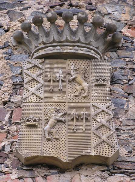 Detail erbu umstnho na jedn vnj zdi hradu. Ktermu rodu asi patil?