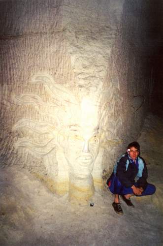 Tom (vpravo) a snad nejkrsnj socha v Ortech - Medza. Nejsou si podobn?